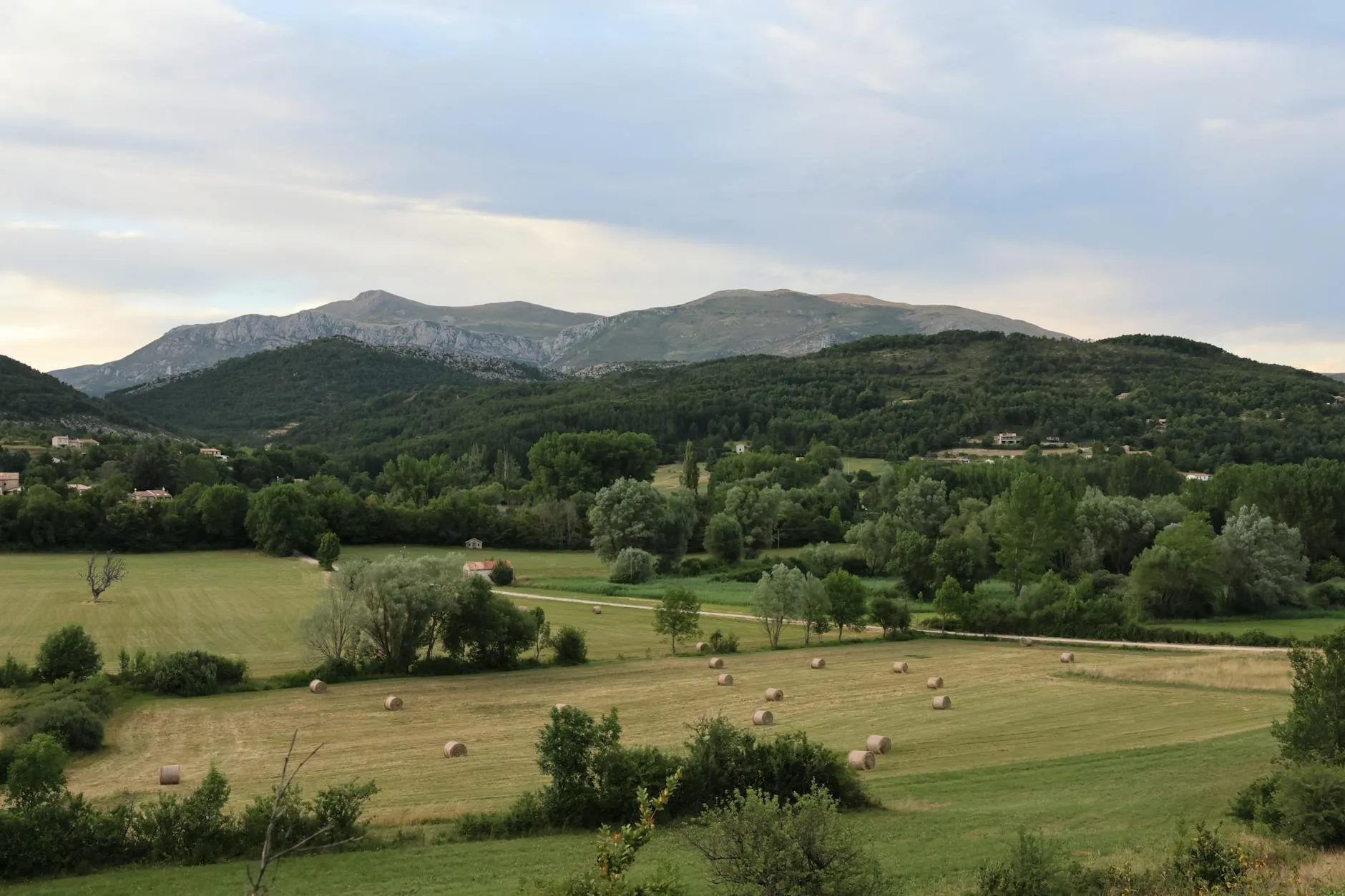 Paysage de Provence aux couleurs d'automne