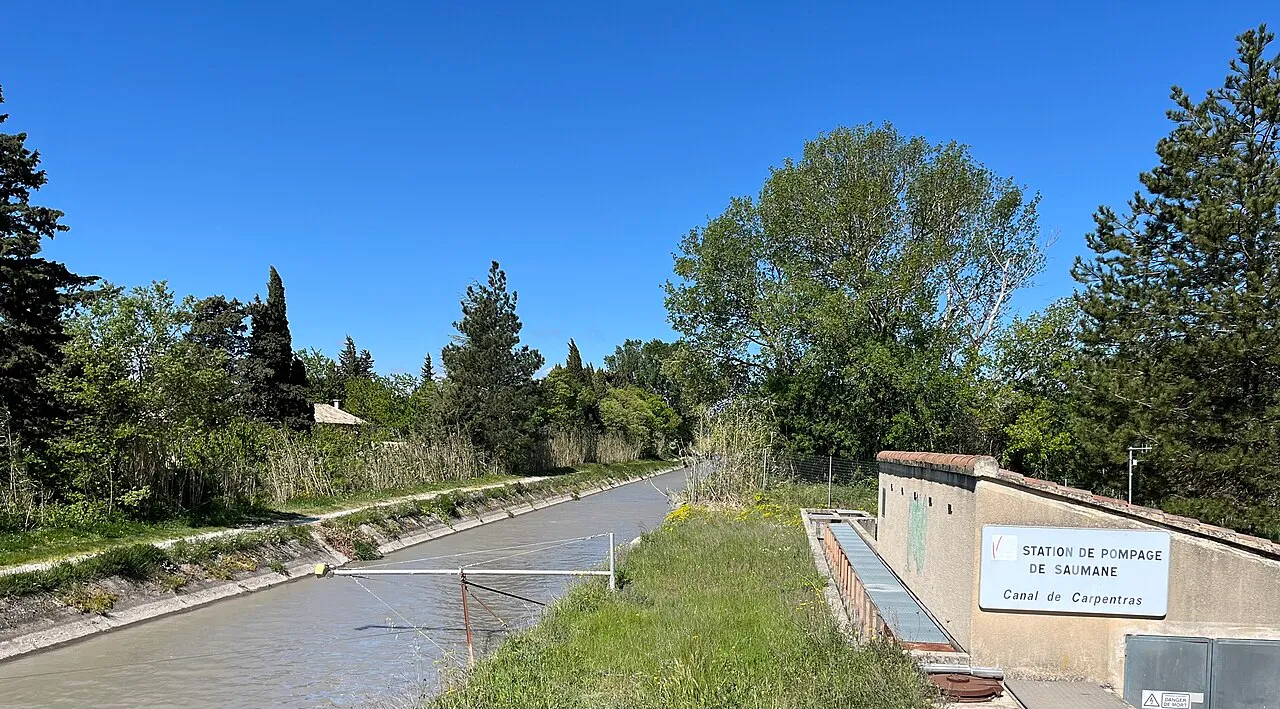 Canal de Carpentras near Saumane-de-Vaucluse in Provence